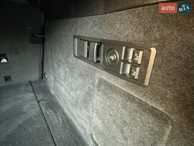 Серый БМВ iX, объемом двигателя 0 л и пробегом 50 тыс. км за 68900 $, фото 20 на Automoto.ua