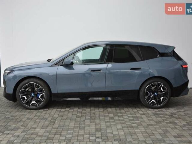 Серый БМВ iX, объемом двигателя 0 л и пробегом 13 тыс. км за 75000 $, фото 1 на Automoto.ua