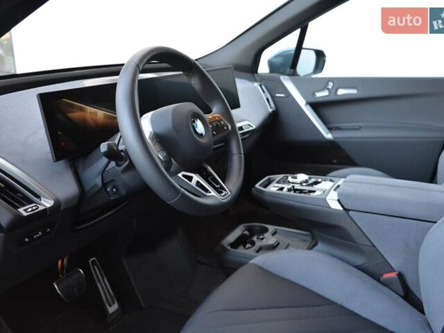 Серый БМВ iX, объемом двигателя 0 л и пробегом 3 тыс. км за 100390 $, фото 4 на Automoto.ua