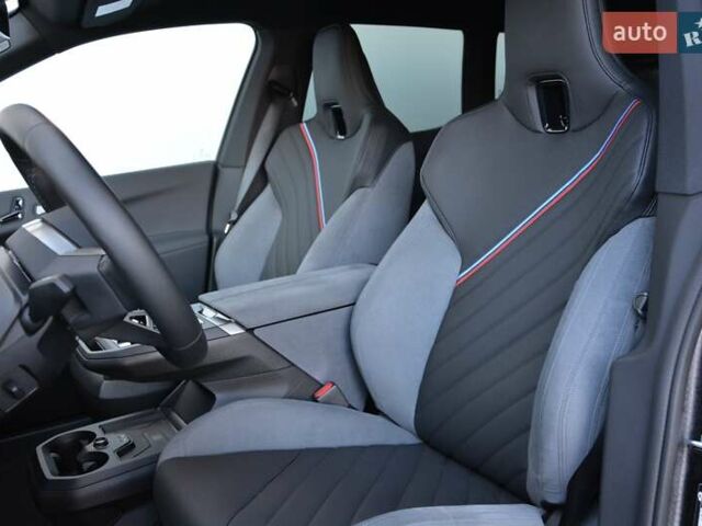 Серый БМВ iX, объемом двигателя 0 л и пробегом 3 тыс. км за 100390 $, фото 3 на Automoto.ua