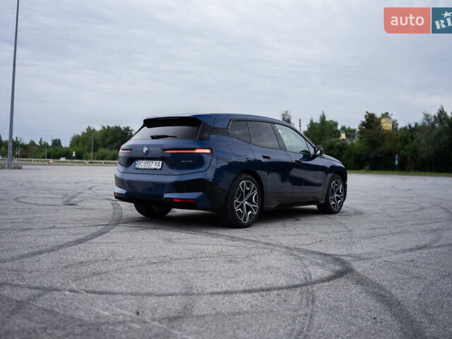 Синий БМВ iX, объемом двигателя 0 л и пробегом 29 тыс. км за 76999 $, фото 4 на Automoto.ua