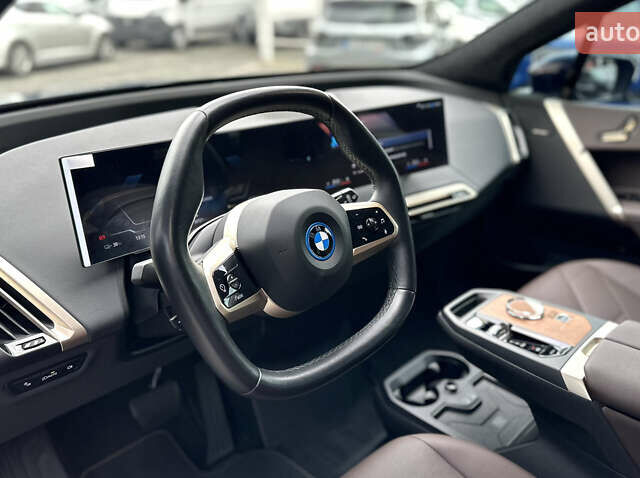 Синий БМВ iX, объемом двигателя 0 л и пробегом 38 тыс. км за 52900 $, фото 21 на Automoto.ua