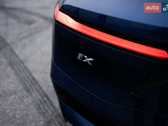 Синий БМВ iX, объемом двигателя 0 л и пробегом 29 тыс. км за 76999 $, фото 8 на Automoto.ua
