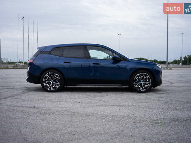 Синий БМВ iX, объемом двигателя 0 л и пробегом 29 тыс. км за 76999 $, фото 3 на Automoto.ua