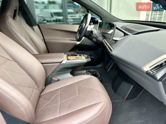 Синий БМВ iX, объемом двигателя 0 л и пробегом 39 тыс. км за 52900 $, фото 18 на Automoto.ua