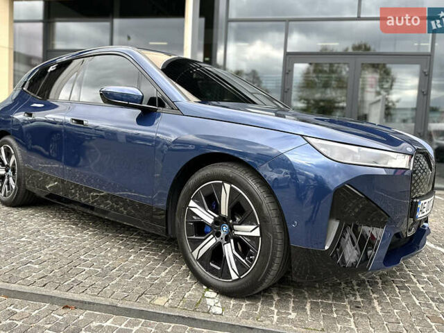 Синий БМВ iX, объемом двигателя 0 л и пробегом 39 тыс. км за 52900 $, фото 8 на Automoto.ua