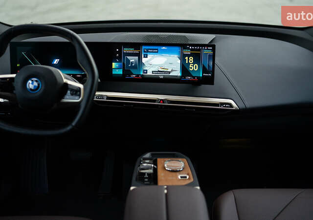 Синий БМВ iX, объемом двигателя 0 л и пробегом 29 тыс. км за 76999 $, фото 30 на Automoto.ua