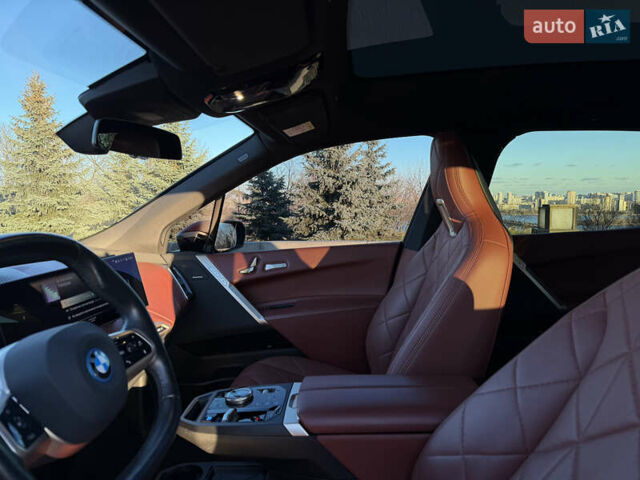 Синий БМВ iX, объемом двигателя 0 л и пробегом 192 тыс. км за 55800 $, фото 12 на Automoto.ua