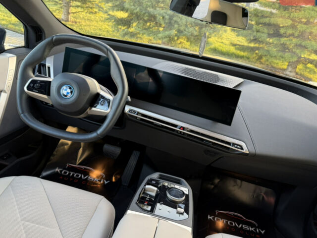 Синий БМВ iX, объемом двигателя 0 л и пробегом 12 тыс. км за 54000 $, фото 15 на Automoto.ua