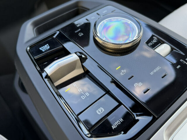 Синий БМВ iX, объемом двигателя 0 л и пробегом 12 тыс. км за 54000 $, фото 21 на Automoto.ua