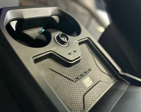 Синий БМВ iX, объемом двигателя 0 л и пробегом 13 тыс. км за 67500 $, фото 25 на Automoto.ua