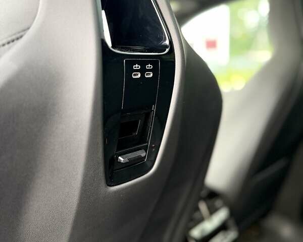 Синій БМВ iX, об'ємом двигуна 0 л та пробігом 17 тис. км за 58500 $, фото 21 на Automoto.ua