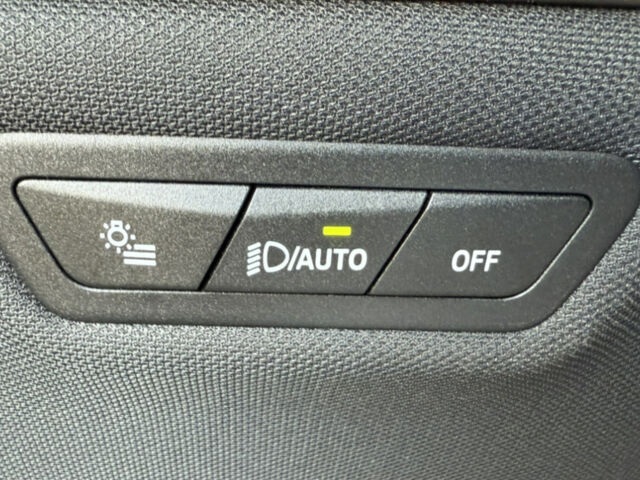 Синий БМВ iX, объемом двигателя 0 л и пробегом 12 тыс. км за 54000 $, фото 23 на Automoto.ua