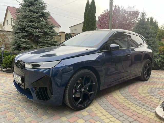 Синий БМВ iX, объемом двигателя 0 л и пробегом 6 тыс. км за 67900 $, фото 2 на Automoto.ua