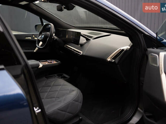 Синий БМВ iX, объемом двигателя 0 л и пробегом 9 тыс. км за 64000 $, фото 50 на Automoto.ua