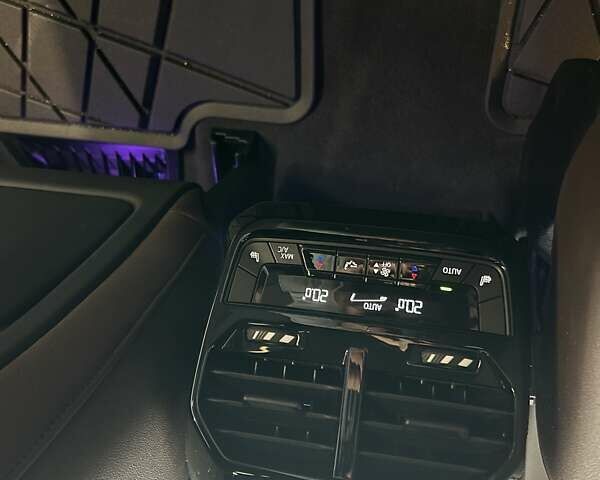 Синий БМВ iX, объемом двигателя 0 л и пробегом 13 тыс. км за 67500 $, фото 35 на Automoto.ua