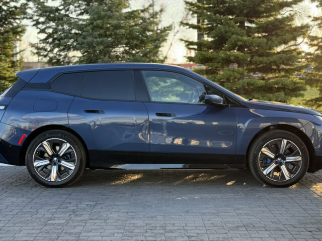 Синий БМВ iX, объемом двигателя 0 л и пробегом 12 тыс. км за 54000 $, фото 10 на Automoto.ua