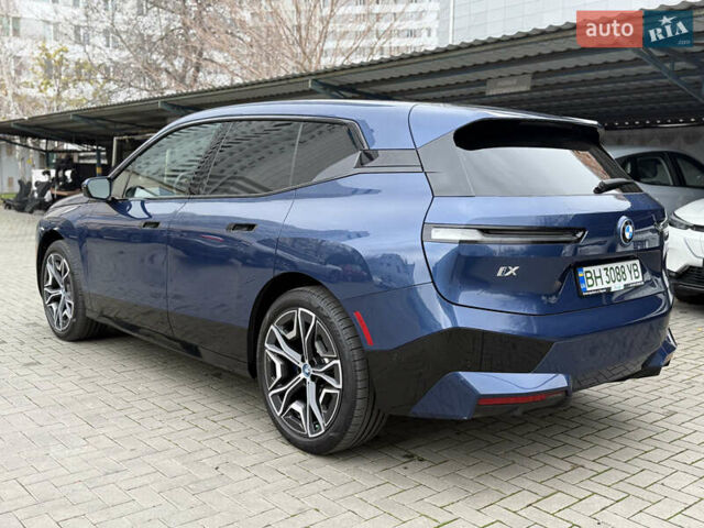 Синий БМВ iX, объемом двигателя 0 л и пробегом 18 тыс. км за 66900 $, фото 3 на Automoto.ua