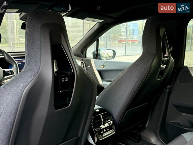 Зеленый БМВ iX, объемом двигателя 0 л и пробегом 45 тыс. км за 59000 $, фото 17 на Automoto.ua