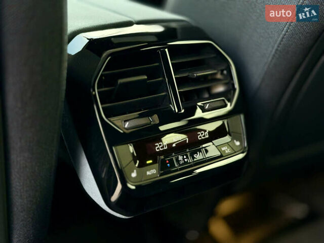 Зеленый БМВ iX, объемом двигателя 0 л и пробегом 45 тыс. км за 59000 $, фото 18 на Automoto.ua