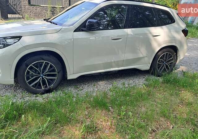 Белый БМВ iX1, объемом двигателя 0 л и пробегом 50 тыс. км за 35500 $, фото 9 на Automoto.ua