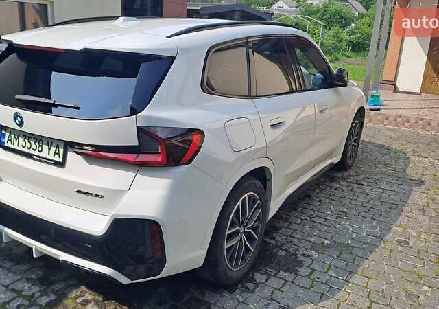 Белый БМВ iX1, объемом двигателя 0 л и пробегом 50 тыс. км за 35500 $, фото 7 на Automoto.ua