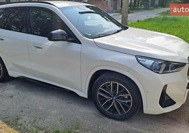 Белый БМВ iX1, объемом двигателя 0 л и пробегом 50 тыс. км за 35500 $, фото 15 на Automoto.ua