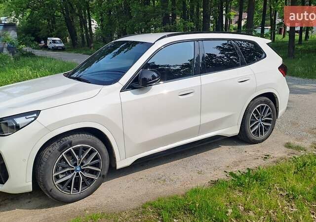 Белый БМВ iX1, объемом двигателя 0 л и пробегом 50 тыс. км за 35500 $, фото 11 на Automoto.ua