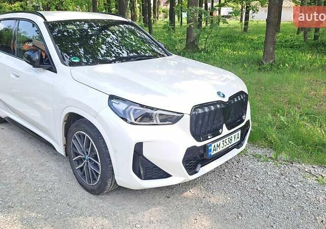 Белый БМВ iX1, объемом двигателя 0 л и пробегом 50 тыс. км за 35500 $, фото 12 на Automoto.ua