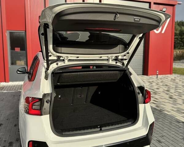 Белый БМВ iX1, объемом двигателя 0 л и пробегом 36 тыс. км за 37800 $, фото 17 на Automoto.ua