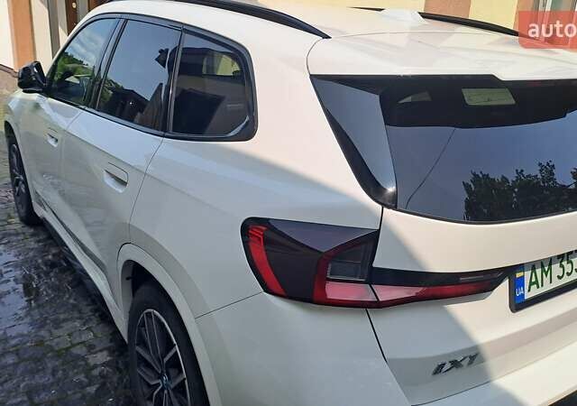 Белый БМВ iX1, объемом двигателя 0 л и пробегом 50 тыс. км за 35500 $, фото 8 на Automoto.ua