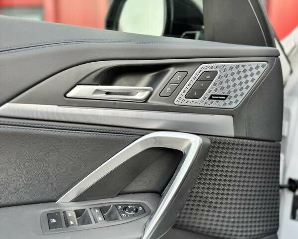 Белый БМВ iX1, объемом двигателя 0 л и пробегом 36 тыс. км за 37800 $, фото 21 на Automoto.ua