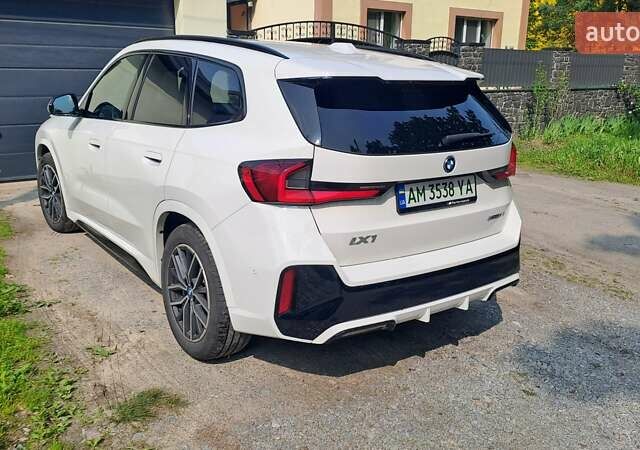 Белый БМВ iX1, объемом двигателя 0 л и пробегом 50 тыс. км за 35500 $, фото 10 на Automoto.ua