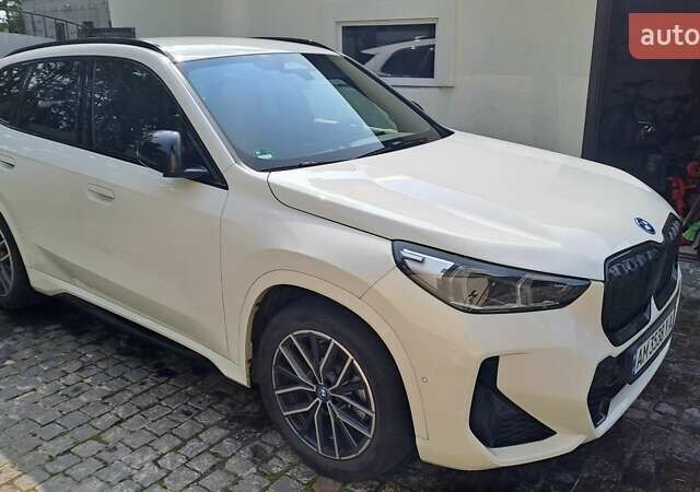 Белый БМВ iX1, объемом двигателя 0 л и пробегом 50 тыс. км за 35500 $, фото 6 на Automoto.ua