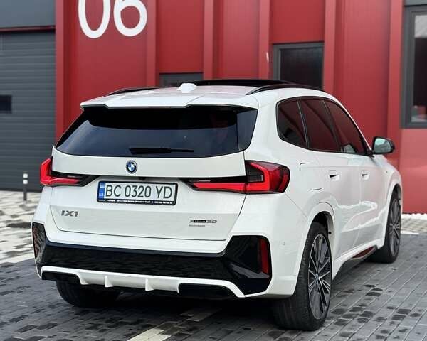 Белый БМВ iX1, объемом двигателя 0 л и пробегом 36 тыс. км за 37800 $, фото 7 на Automoto.ua
