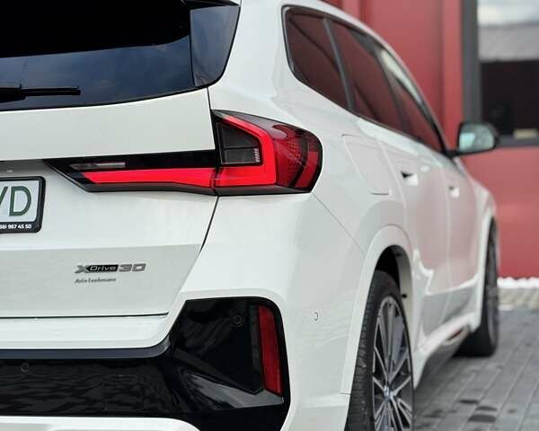 Белый БМВ iX1, объемом двигателя 0 л и пробегом 36 тыс. км за 37800 $, фото 8 на Automoto.ua