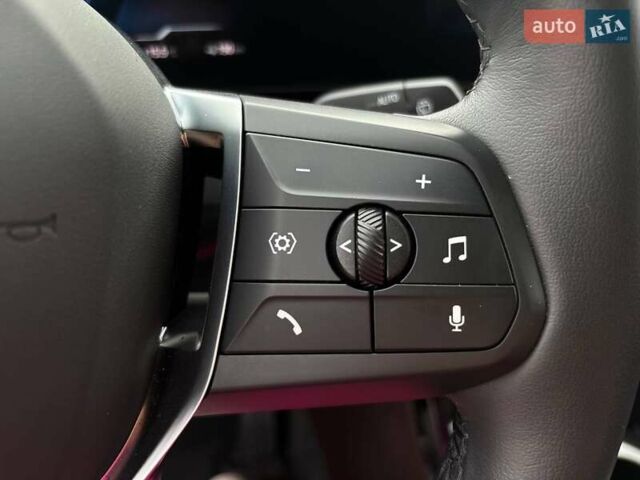 Белый БМВ iX1, объемом двигателя 0 л и пробегом 33 тыс. км за 28000 $, фото 35 на Automoto.ua