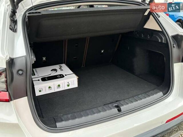 Белый БМВ iX1, объемом двигателя 0 л и пробегом 33 тыс. км за 28000 $, фото 14 на Automoto.ua