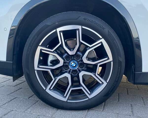 БМВ iX1 2023 у Мукачеве на Automoto.ua Білий БМВ iX1, об'ємом двигуна 0 л та пробігом 16 тис. км за 30900 $, фото 31 на Automoto.ua