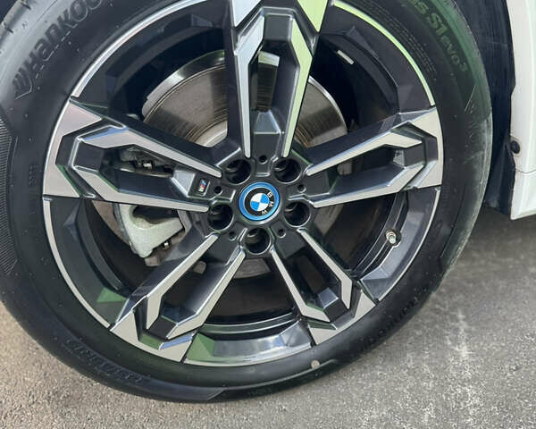 Белый БМВ iX1, объемом двигателя 0 л и пробегом 6 тыс. км за 31500 $, фото 11 на Automoto.ua