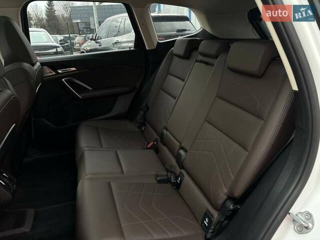 Белый БМВ iX1, объемом двигателя 0 л и пробегом 33 тыс. км за 28000 $, фото 57 на Automoto.ua