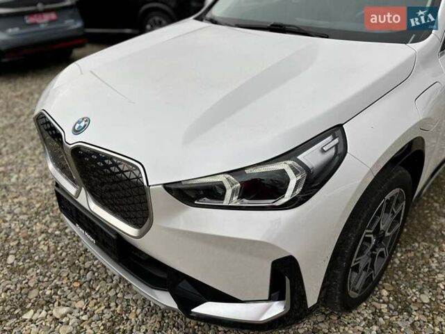 Белый БМВ iX1, объемом двигателя 0 л и пробегом 33 тыс. км за 28000 $, фото 10 на Automoto.ua