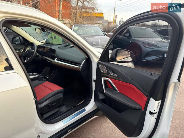 Білий БМВ iX1, об'ємом двигуна 0 л та пробігом 19 тис. км за 29000 $, фото 26 на Automoto.ua