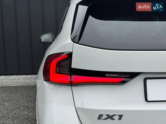 Белый БМВ iX1, объемом двигателя 0 л и пробегом 33 тыс. км за 42900 $, фото 9 на Automoto.ua