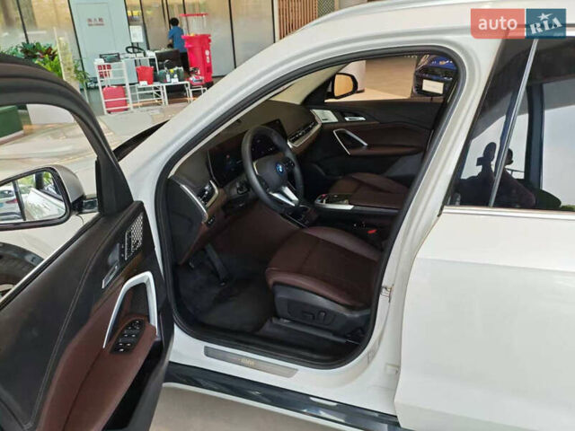 Белый БМВ iX1, объемом двигателя 0 л и пробегом 25 тыс. км за 25000 $, фото 5 на Automoto.ua