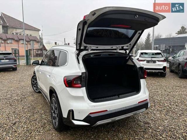 Белый БМВ iX1, объемом двигателя 0 л и пробегом 36 тыс. км за 28000 $, фото 12 на Automoto.ua
