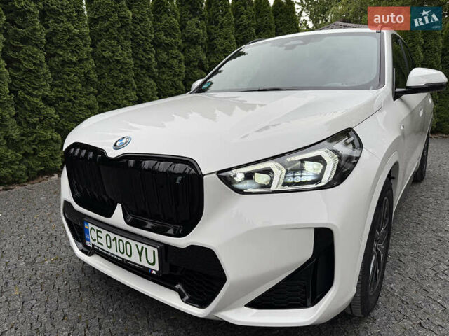Белый БМВ iX1, объемом двигателя 0 л и пробегом 24 тыс. км за 42000 $, фото 2 на Automoto.ua