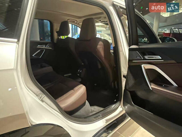 Белый БМВ iX1, объемом двигателя 0 л и пробегом 25 тыс. км за 25000 $, фото 11 на Automoto.ua