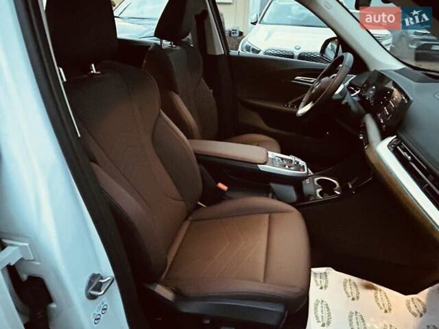 Білий БМВ iX1, об'ємом двигуна 0 л та пробігом 4 тис. км за 33000 $, фото 32 на Automoto.ua