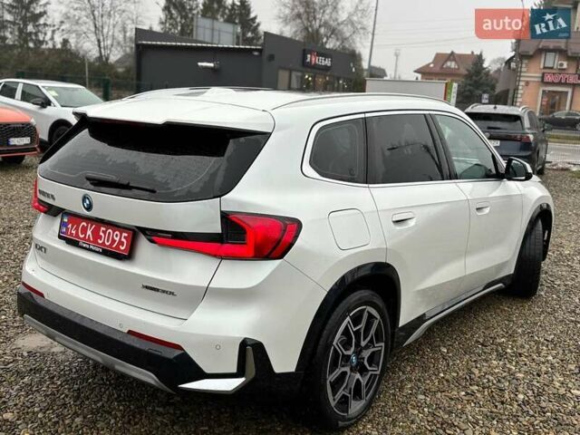Белый БМВ iX1, объемом двигателя 0 л и пробегом 36 тыс. км за 28000 $, фото 5 на Automoto.ua
